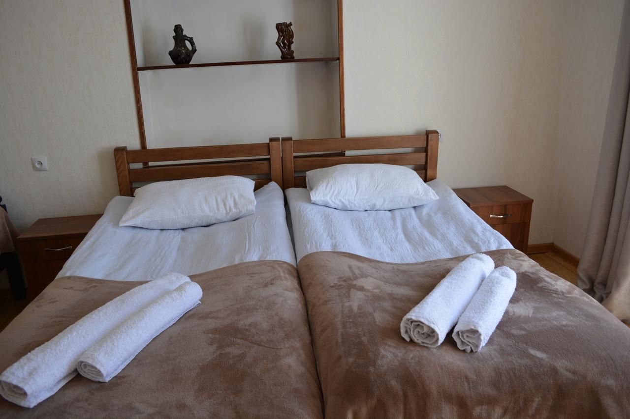 Проживание в семье Ekaterine Guest House Степанцминда-13