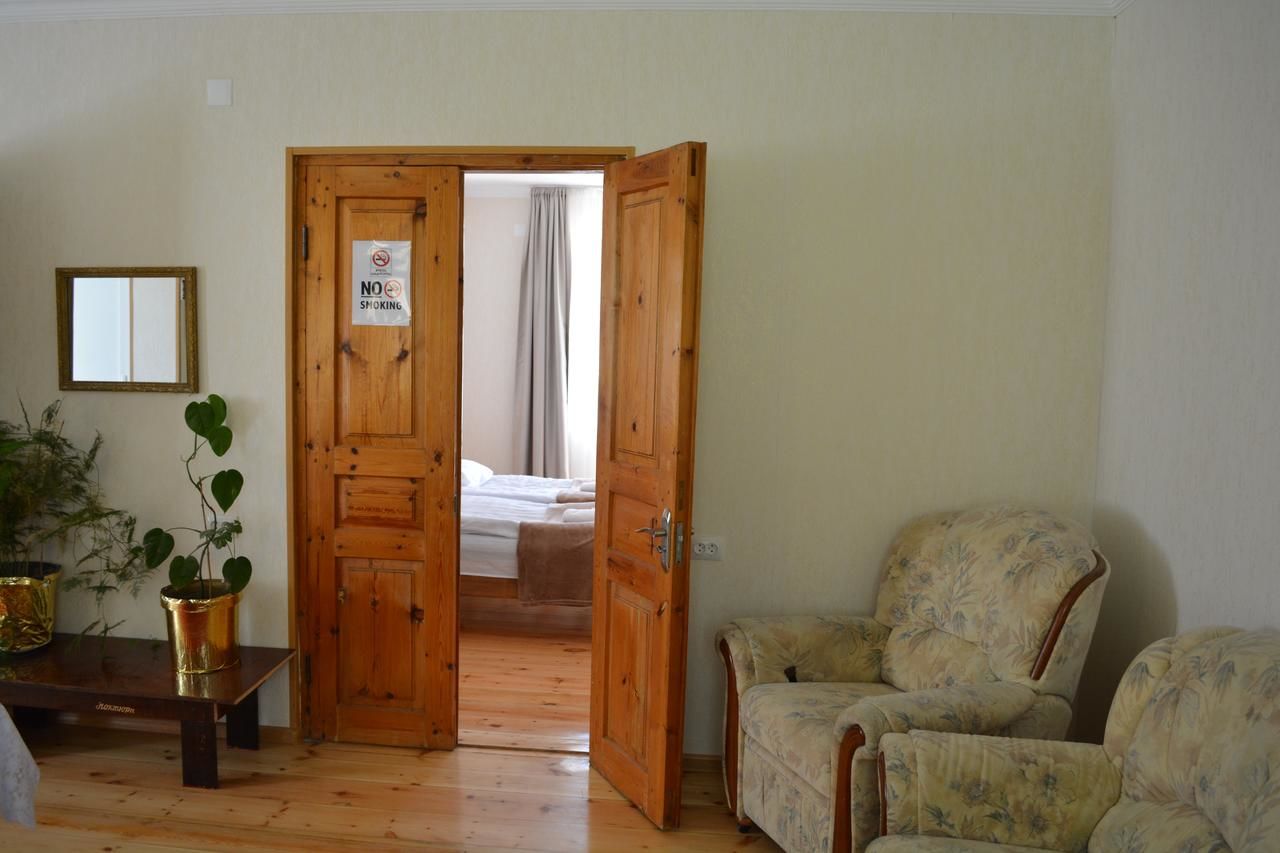 Проживание в семье Ekaterine Guest House Степанцминда-11