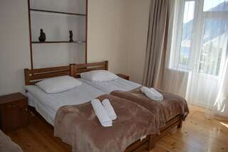 Проживание в семье Ekaterine Guest House Степанцминда Twin Room with Shared Bathroom and Mountain View with Veranda-12