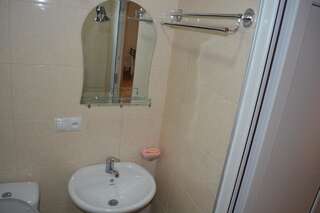 Проживание в семье Ekaterine Guest House Степанцминда Twin Room with Shared Bathroom and Mountain View with Veranda-15
