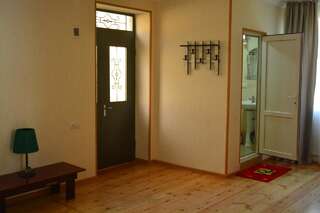Проживание в семье Ekaterine Guest House Степанцминда Twin Room with Mountain View with Veranda-18
