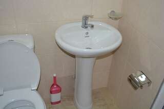 Проживание в семье Ekaterine Guest House Степанцминда Twin Room with Mountain View with Veranda-23