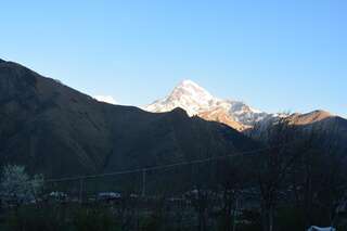 Проживание в семье Ekaterine Guest House Степанцминда Twin Room with Mountain View with Veranda-24