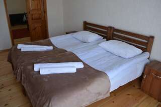 Проживание в семье Ekaterine Guest House Степанцминда Twin Room with Mountain View with Veranda-27
