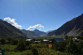 Проживание в семье Ekaterine Guest House Степанцминда Twin Room with Mountain View with Veranda-31