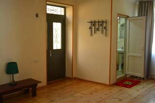 Проживание в семье Ekaterine Guest House Степанцминда Twin Room with Mountain View with Veranda-36