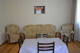 Проживание в семье Ekaterine Guest House Степанцминда Twin Room with Mountain View with Veranda-47