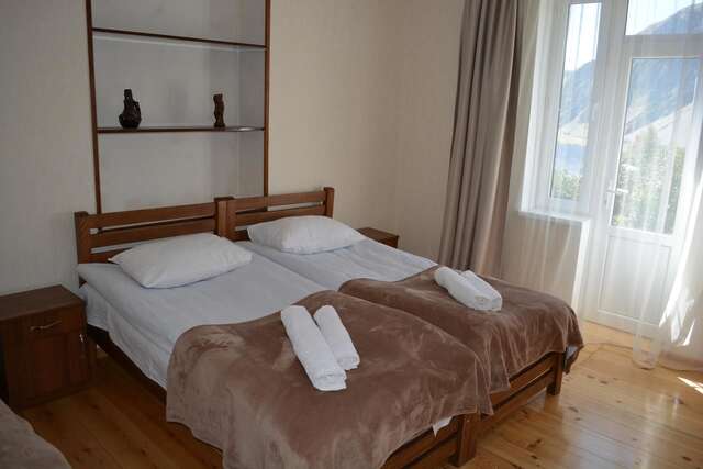 Проживание в семье Ekaterine Guest House Степанцминда-15