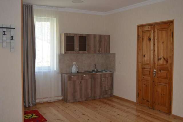 Проживание в семье Ekaterine Guest House Степанцминда-42