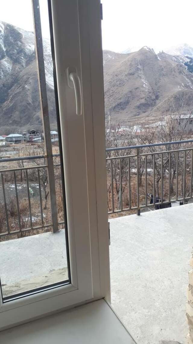 Проживание в семье Ekaterine Guest House Степанцминда-8